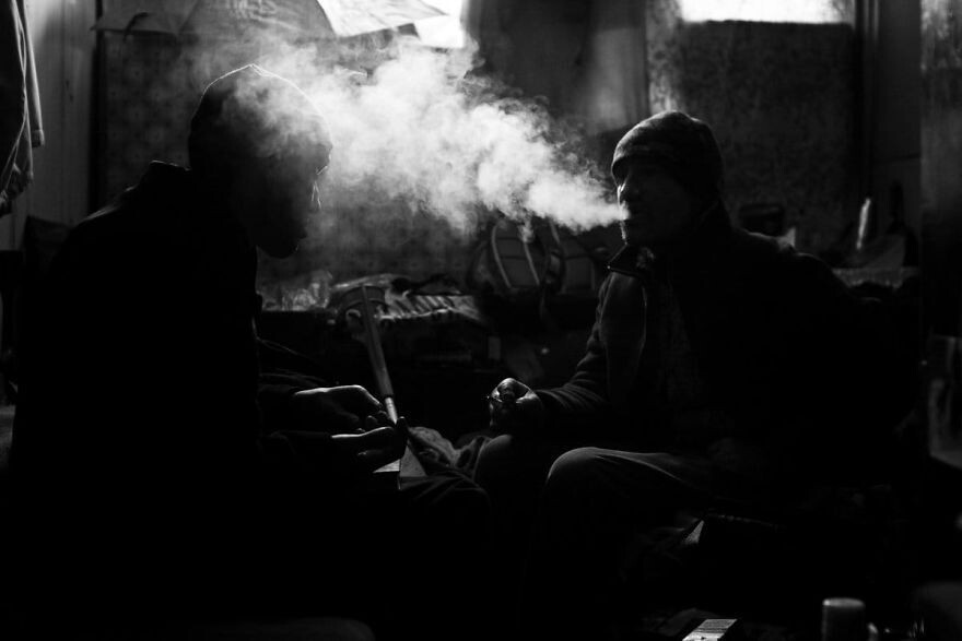 david tesinsky sociedad adiccion fotografia callejera blanco y negro 9