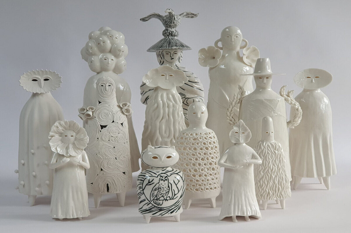 sophie woodrow figuras ceramica ejercito inquietante raro seres diminutos 3