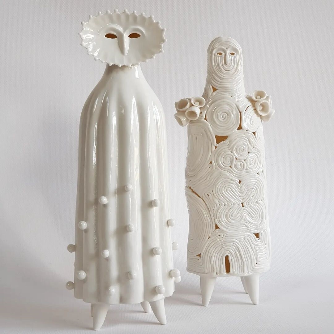 sophie woodrow figuras ceramica ejercito inquietante raro seres diminutos 5