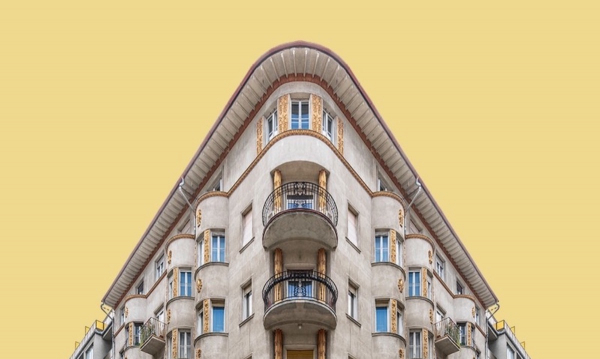 Zsolt Hlinka registra la simetría que habita en las esquinas de los palacios de Budapest