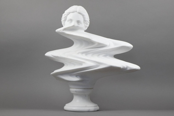 Históricos bustos de mármol distorsionados, por el escultor Léo Caillard