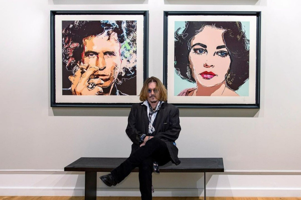 Johnny Depp vende en horas y por más de 3 M de euros ‘Friends & Heroes’, su primera colección de cuadros pintados por él