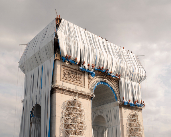 El Arco del Triunfo parisino entre telas, el útimo sueño del artista búlgaro Christo